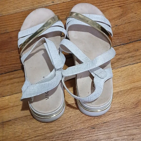 Sandals - Picture 3 of 4